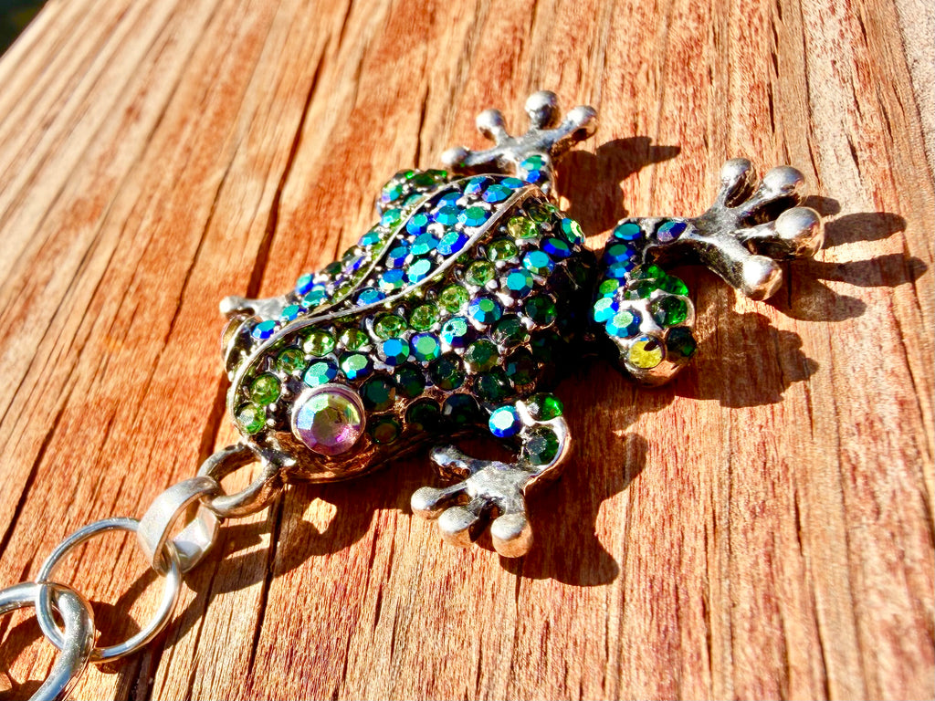 Rhinestone frog pendant keychain with ring clasp